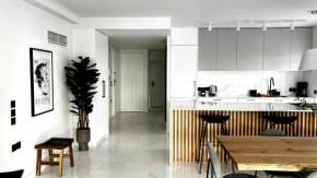 The White Marble - Spacious, 4BR, 2BA by BnC